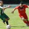 Zehn Tore sahen die Zuschauer beim Vorrundenspiel zwischen dem SV Thalfingen (rechts Julian Mayer) und dem SV Grimmelfingen. Der Bezirksligist gewann letztlich mit 6:4 gegen den Bezirksliga-Absteiger.  
