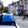 Die Polizei Landsberg sucht nach einem Schilderdieb, der in Igling das Ortsschild entwendet hat.