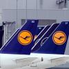 Flugzeuge der Fluggesellschaft Lufthansa am Rand eines Rollfeldes: Der Luftfahrtindustrie fehlt Geld.