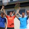 Den siebten klaren Sieg im siebten Match feierten die Herren II des TC Günzburg, die freilich schon vor dem letzten Spieltag als Meister und Aufsteiger in die Bezirksklasse 2 feststanden. Unser Foto zeigt (von links) Nico Konrad, Paul Zeitler, Sascha Bradonjic, Roland Wengenmayer, Kapitän Jochen Petz und Alexander Daumann. Es fehlen die ebenfalls eingesetzten Alexander Konrad und Nicola Rispoli. 	