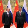 Der russische Präsident Wladimir Putin Anfang Februar mit dem chinesischen Staatschef in Peking. China wird als Vermittler im Ukraine-Krieg gehandelt.