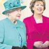 Königin Elizabeth II (links) trifft Irlands Präsidentin Mary McAleese.  