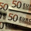 50 Euro Geldscheine haben etliche Sicherheitsmerkmale, die vor Falschgeld schützen sollen. Ein Hologramm beispielsweise zeigt die Zahl 50 oder ein von zwei Säulen eingerahmtes Tor.