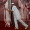 China hat einen enormen Verbrauch an Schweinefleisch. Doch die Schweinepest machte dort die Versorgung schwierig. Nun sehen sich die Chinesen verstärkt auf dem europäischen Markt um. Das merken mittlerweile auch Händler aus der Region. 
