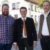 Mit Christoph Oetinger (Mitte) hat jetzt auch die Pfaffenhofer FWG ihren Bürgermeisterkandidaten vorgestellt. Darüber freuen sich der Vorsitzende Andreas Wöhrle (rechts) und sein Stellvertreter Matthias Mayer.  	