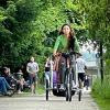 Auf dem Geh- und Radweg an der Donau zwischen Gänstorbrücke und Kantstraße geht es teilweise ziemlich eng zu. In Zukunft soll der Weg deutlich breiter werden. 