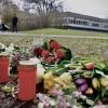 Am Tatort hinter dem Schulzentrum in Ulm-Wiblingen wurden Blumen niedergelegt.