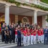 Spaniens Ministerpräsident Pedro Sánchez (r) zeichnete die Weltmeisterinnen mit der Goldmedaille für Verdienste im Sport aus.