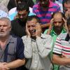 Angehörige der getöteten siebenköpfigen deutsch-palästinensischen Familie zeigten am Dienstag bei der Beerdigung in Gaza-Stadt ihre tiefe Betroffenheit. 