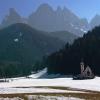 Instagrammable: Um das Ranui-Kirchlein vor der Geisler-Gruppe zu fotografieren, nehmen Touristen oft weite Wege auf sich und lassen sich vor Ort auch nicht von Zäunen abschrecken.