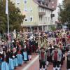 Auf dem Denkmalplatz in der Fußgängerzone von Bad Wörishofen versammelten sich nach einem Sternmarsch mehrere Musikkapellen zu einem gemeinsamen Konzert. 