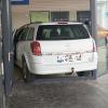 Ein weißer Opel Astra krachte am Montagmittag in den Pfandrückgabebereich eines Supermarktes auf dem Milchwerk-Gelände in Aichach. Fahrer und Beifahrerin sowie ein Passant wurden verletzt.
