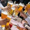 Rechtzeitig vor dem Vatertag haben in Bayern die Biergärten geöffnet. Es gelten aber weiterhin Einschränkungen wegen des Coronavirus'.