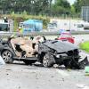 Völlig demoliert wurde dieser BMW X 5 bei einem Unfall, der sich gestern früh auf der B 17 an der Anschlussstelle Igling ereignet hat. Zwei Insassen wurden getötet, drei weitere zum Teil schwerst verletzt. Foto: Thorsten Jordan