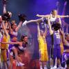 Von ihrer sportlichen Seite zeigen sich die Tänzerinnen und Tänzer der Lechana beim Inthronisationsball in der Gersthofer Stadthalle.