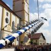 Nach 29 Jahren gibt es auf dem Inchenhofener Marktplatz wieder einen Maibaum. Dieser wurde beim Maibaumwettbewerb der Unterbaarer Brauerei jetzt mit dem ersten Platz ausgezeichnet. 