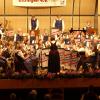 Die Blaskapelle Ettringen holte das Jubiläumskonzert nach, das wegen des Todes des langjährigen Dirigenten Bernd Schmidt abgesagt worden war. Der neuen Dirigentin Sabine Rüger gelang eine eindrucksvolle musikalische Hommage an ihren Onkel. 