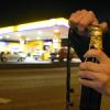 Die Polizei hat einen Autofahrer wegen seines Alkoholgeruchs an einer Tankstelle in Scheppach kontrolliert. Der Mann wollte dort Wodka kaufen.