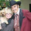 Fred Rai begrüßte Ingrid Steeger mit ihrem Hund „Eliza Doolittle“ in der Western- City in Dasing.  
