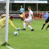 Schwabmünchens Maximilian Aschner (schwarzes Trikot) dreht schon jubelnd ab und der Ball schlägt zum 1:2 Anschlusstreffer im Donaustaufer Tor ein. Der TSV holt am Ende ein 0:2 und 2:3 auf und sichert sich einen wichtigen Punkt.  	