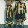 Bayern-Star und WM-Endspielheld Mario Götze (links) mit seinem zwei Jahre älteren Bruder Fabian (Profi bei der SpVgg Unterhaching), der in den Jahren 1997 und 1998 am Jugendturnier in Ronsberg teilgenommen hat. 