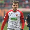 Sichtlich enttäuscht ging FCA-Kapitän Daniel Baier nach dem 0:2 gegen Hoffenheim vom Platz. 	