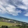 Beim Tempo 50 in rund 100 Metern Höhe kann schon mal der Horizont in Schieflage geraten. Die Aussicht aus dem Allgäuflieger im Skylinepark ist trotzdem großartig. 	