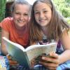 Und Mama lernt mit: Die Kroatin Miana Bakovic (links) liest viel mit ihrer Tochter Andrea und verbessert dadurch auch ihr eigenes Deutsch.