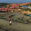 Die Rohingya-Flüchtlinge müssen oft weit laufen, um an sauberes Wasser zu kommen.