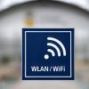 An immer mehr Orten in Augsburg gibt es kostenloses WLAN. Nach Bussen und Bahnen rüsten die Stadtwerke auch die Haltestellen mit Gratis-Internet aus.