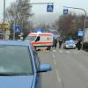 In Blaustein übersah eine Autofahrerin eine Schulklasse, die am Zebrastreifen die Bundesstraße überquerte. Zwei Mädchen wurden auf die Straße geschleudert und sind schwer verletzt.