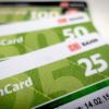 Fernbusse machen der Bahn Konkurrenz. Nun reagiert der Konzern und führt neue Bahncards ein.