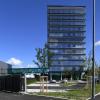 Mit 43 Metern ist der Firmensitz der Roschmann-Group in Gersthofen das höchste Gebäude der Stadt. Der Kubus entstand in Rekordzeit. 	
