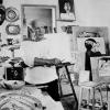Der Künstler Pablo Picasso ließ sich am 23. Oktober 1953 in seinem Atelier in Vallauris (Frankreich) ablichten. 