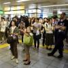 Infolge der starken Erdbeben, die am Wochenende Japan erschüttert haben, wurden im Land viele Zug- und Flugverbindungen gestrichen.
