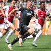 Traf im Test gegen Ajax doppelt: Augsburgs Sven Michel (M).