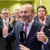 Ein freudestrahlender Manfred Weber: Der EVP-Vorsitzende kam auf Platz 1 der Kandidatenliste für die Europawahl am 9. Juni 2024.