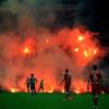 Feuerwerk, Chaos, Unterbrechungen: Das Relegationsspiel Fortuna Düsseldorf gegen Hertha endete unschön.