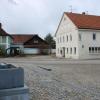 Der ehemalige Gasthof Goldenes Rössle (rechts) soll ein Dorfgemeinschaftshaus werden. Noch ist aber fraglich, ob dies mit einem Umbau geschehen soll oder ob ein Neubau die bessere Lösung ist. 