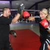 Vorbereitung für den nächsten Kampf: Boxerin Nikki Adler beim Training mit Alexander Haan in Augsburg.