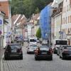 Im Hinteranger herrscht reger Durchgangsverkehr. Als Fußgänger hat man des Öfteren Probleme, über die Straße zu kommen. Die Autofahrer beklagen den schlechten Zustand der Straße.