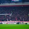 Die Fans des SC Freiburg halten ein Plakat mit der Aufschrift „Es ist noch nicht zu Ende. Nein zu Investoren in der DFL!“ hoch.