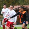 Fußballer Serhat Örnek (rechts) vom Bezirksligisten VfL Ecknach hat sich bei der Abstimmung für den AN-Sportler des Monats durchgesetzt.