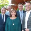 Bei der 40-Jahr-Feier im Schulzentrum Krumbach: Mittelschulrektorin Karin Virag, Schulamtsdirektor Thomas Schulze; dahinter (von links) der Ministerialbeauftragte Bernhard Buchhorn, Realschuldirektor Rudolf Kögler und Bürgermeister Hubert Fischer.  	