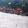 Das Hochwasser der Elbe erreicht die ersten Häuser in der Altstadt von Lauenburg (Schleswig-Holstein). Die Hochwassersituation an der Elbe spitzt sich weiter zu.