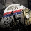 Teile des von Ermittlern rekonstruierten Flugzeugwracks der MH17.  	