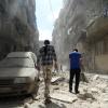 Zivilisten laufen durch eine zerstörte Straße in Aleppo. Der Krieg in Syrien wird nach Angaben von Unicef mit immer größerer Brutalität geführt.