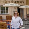 Die Österreicherin Daniela Häcker ist die neue Wirtin im Jägerhaus in Siebenbrunn. Dort wird es künftig bayerisch-österreichische Küche geben.  	