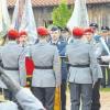 Feierlicher Akt: 45 Rekruten, überwiegend freiwillige Wehrdienstleistende, gelobten in Buchdorf, der Bundesrepublik treu zu dienen.