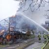 Der Brand eines landwirtschaftlichen Anwesens sorgte am Montag für einen Großeinsatz der Feuerwehr. 	